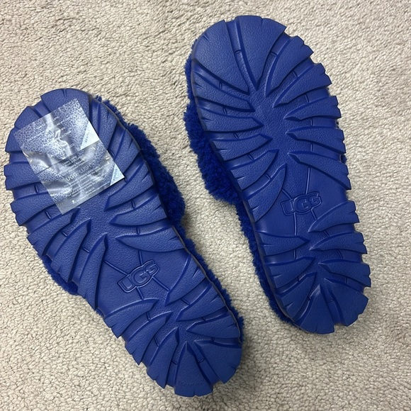 Ugg slippers/slides - Picture 3 of 3